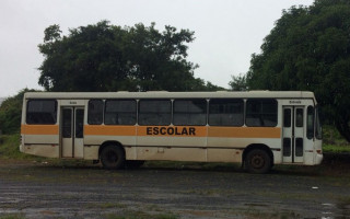 Estudantes de Aragominas pagam taxa de 40 a 80 reais mensais com transporte escolar.