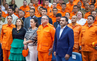  Governador Wanderlei Barbosa celebra o sucesso da formatura de 41 sargentos do Corpo de Bombeiros e cinco da PM