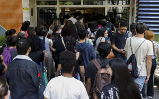  Programa Pé-de-Meia do Ministério da Educação (MEC) é uma espécie de poupança do ensino médio.