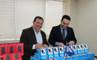 Secretário Wlademir e delegado da Receita Federal comemoram parceria que beneficia diretamente a população.