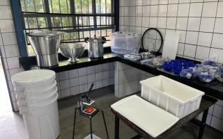  Foram adquiridos utensílios de cozinha, incluindo bens de consumo e permanentes, para todas as 502 unidades escolares da Rede Estadual