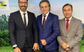 Secretário Joaquim Quinta, deputado federal Oziel Oliveira, presidente do PDA-MATOPIBA, e o prefeito Wagner Rodrigues