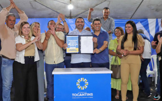 A assinatura da Lei 4.389, de 28 de março de 2024, ocorreu em solenidade realizada na Escola Estadual Floresta, no município de Paranã.