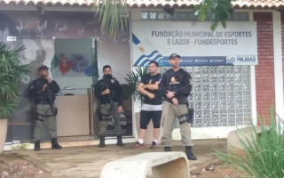 Policiais civis cumpre mandado de busca e apreensão na Fundação Municipal de Esportes e Lazer