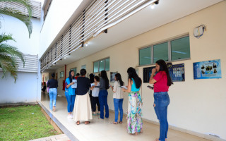 Candidatos na fila para entrar nos locais de provas