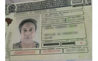 Itens de vestuário relacionados à crença ou religião, como véus e hábitos, e relacionados à queda de cabelo por causa de doenças e tratamento médico poderão ser utilizados nas fotos 