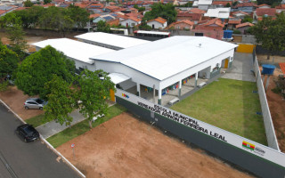 O prédio fica no Setor Patrocínio e possui oito salas de aula, bloco administrativo, cozinha moderna, banheiros adaptados, área de serviço, entre outros espaços