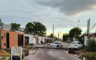ombeiros fizeram buscas na região e conseguiram encontrar o garoto. 