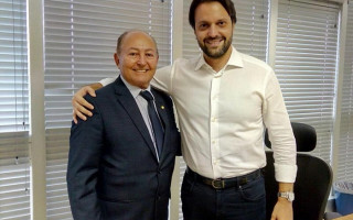 Lázaro Botelho com o ministro das Cidades e seu colega de partido, Alexandre Baldy.