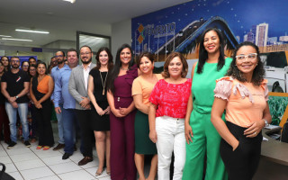 Primeira Dama Karynne Sotero em visita a Agencia de Fomento