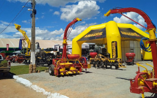 A feira ocupa um espaço de aproximadamente 400 mil m² e possui uma estrutura com capacidade para movimentar diversos segmentos do agronegócio