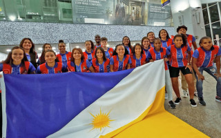 As estudantes-atletas embarcaram rumo à China para disputar o Mundial Escolar de Futebol