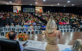 Foram ministradas seis palestras com a presença de especialistas renomados do segmento
