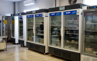  Se houver alguma instabilidade nos refrigeradores ou na energia elétrica, o sistema emite vários alertas aos servidores