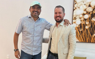 Governador Wanderlei (acompanhado do presidente do Itertins, Robson Figueiredo)