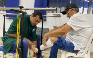 João Pessoa, de 84 anos, recebe prótese sob medida