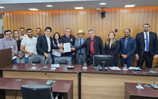 Reivindicações foram entregues aos deputados por representantes dos policiais