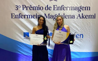 As enfermeiras Dayana Barbosa Soares e Aricelia Silva Borges receberam o prêmio Magdalena Akemi