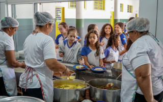 Todas as 70 unidades de ensino servem refeições para os alunos