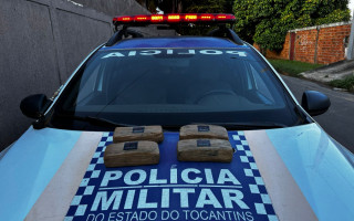 Na bolsa da grávida os policiais encontraram quatro tabletes de maconha. 