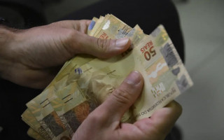 A quantia está disponível no aplicativo da Carteira de Trabalho Digital e no Portal Gov.br.