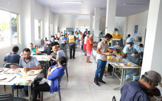 O local recebe uma média de 650 pessoas por dia e tem capacidade para servir até mil refeições, cada uma com o custo de R$ 4,00 para o usuário