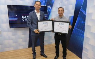 O prefeito Wagner Rodrigues recebeu as premiações durante o programa BAND Cidade, apresentado por Flávio Leal, na TV Amazônia 