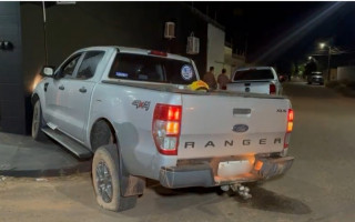 Caminhonete roubada em uma propriedade na zona rural de Babaçulândia foi recuperada em Araguaína. 