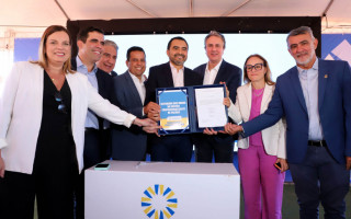  Wanderlei Barbosa assina OS para retomada da obra do Centro Profissionalizante de Palmas, acompanhado pelo ministro da Educação, Camilo Santana 