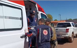 Bebê foi atendida pela equipe do Samu e não corre risco de morte. 