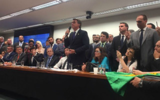 Bolsonaro fala para a 
