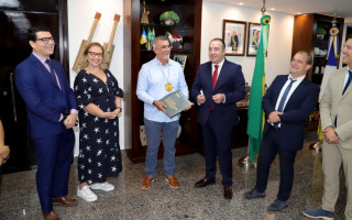 Amélio recebeu medalha comemorativa pelos 18 anos da Universidade da Maturidade