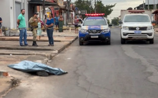 Vítima teria sido atropelada durante a madrugada. 