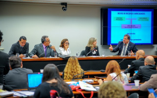 Halum defende a união dos parlamentares para tornar assunto público.