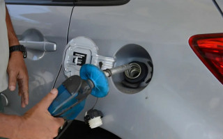 Segundo a Petrobras, esse é o primeiro reajuste da gasolina neste ano.