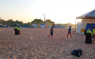 Ações de limpeza e educação ambiental foram realizadas nas praias de Araguanã.