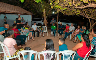 Jorge Frederico durante roda de conversa com moradores da zona rural