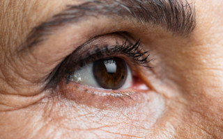 Os pesquisadores observaram que mudanças na visão podem preceder os sintomas da doença de Alzheimer. 