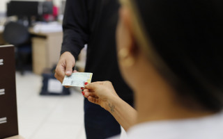    Para a abertura do processo, o interessado deve portar a permissão vencida (CNH provisória) e o comprovante de endereço