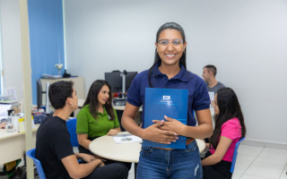 É necessário estar com a matrícula e a frequência regularizada para concluir a inscrição.