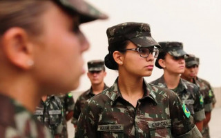 A apresentação voluntária de mulheres poderá ser feita no período de janeiro a junho do ano em que elas alcançam a maioridade. 