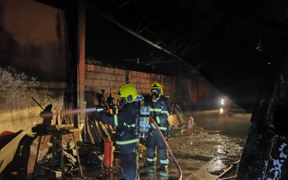 Bombeiros militares fazem o combate às chamas em Miranorte. 