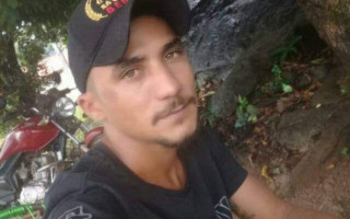 O motociclista Edilson Lima Silva, de 29 anos, morreu no local.