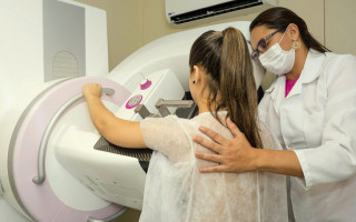 Mamografia é o único exame que detecta o câncer de mama e é realizado gratuitamente pelo SUS