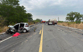 Acidente entre dois carros e um caminhão deixou cinco mortos na BR-153, em Wanderlândia
