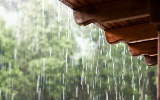consumidores podem enfrentar problemas relacionados a queimas de equipamentos em razão de queda de energia durante chuva. 