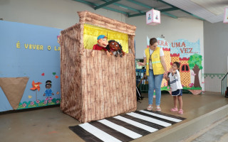  Na atividade lúdica no CMEI Aconchego, os educadores ensinaram os alunos sobre o respeitos às leis de trânsito