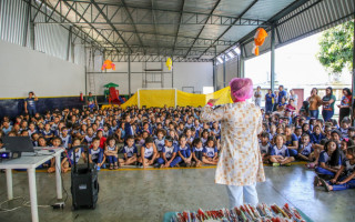 Cerca de 600 alunos da Escola Municipal Paroquial São Vicente de Paulo receberam orientações sobre saúde bucal e escovação