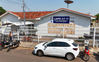 O CAPS AD III está localizado na Rua 6, número 99, no Bairro Senador