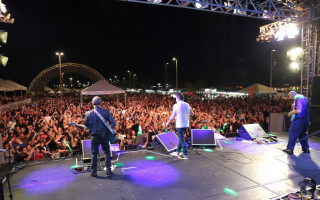   Shows nacionais, cantores e bandas regionais e o 4º Motoara diversificaram a celebração